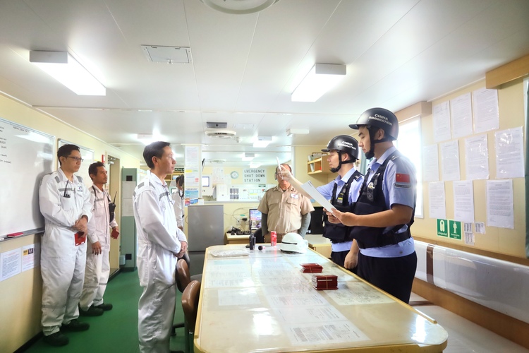 惠州边检站圆满完成惠州港荃美石化码头首艘外轮边防检查工作任务_fororder_微信图片_2