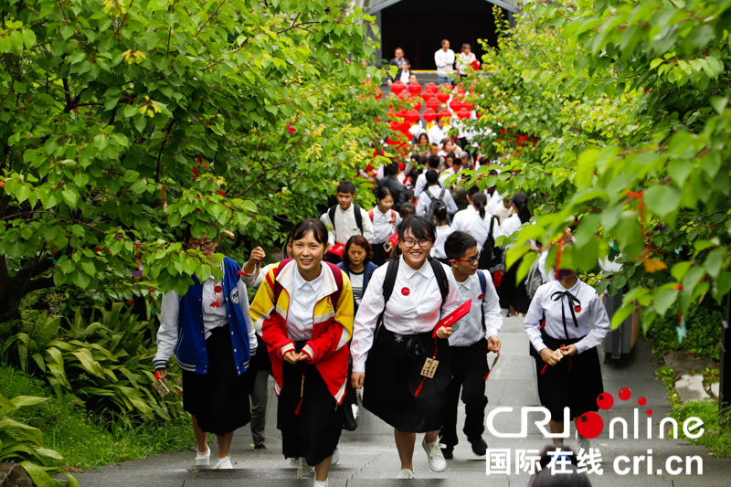 500余高三学生在贵阳孔学堂举行“成人礼”