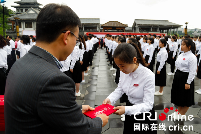 500余高三学生在贵阳孔学堂举行“成人礼”