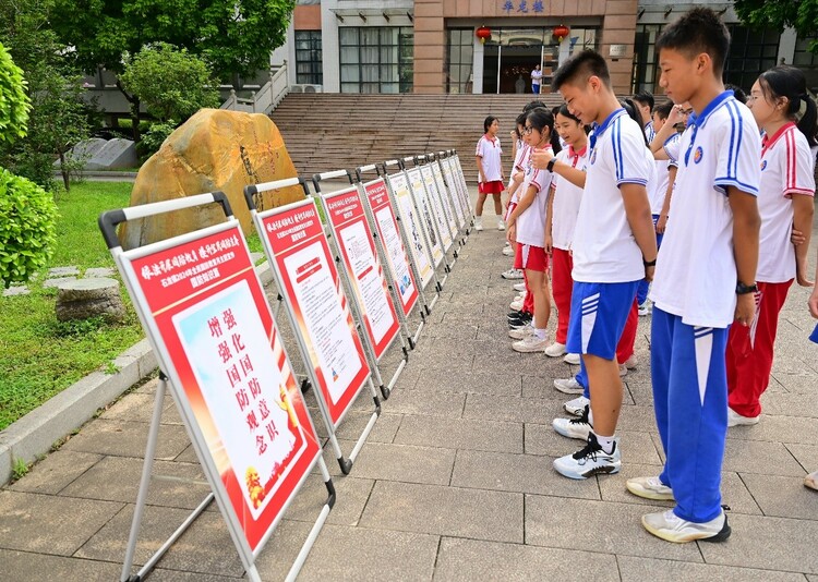 东莞石龙镇国防教育进校园 点燃学子爱国热情 增强国防安全观念_fororder_222