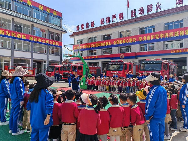 【原创】陇南西和消防邀请辖区幼儿园师生走进消防队站参观学习_fororder_63426ef70e76c1a94e322d8ed9a0125