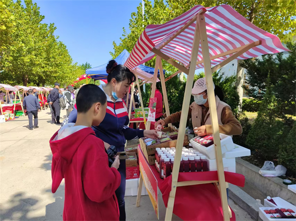 大连市普兰店区：产销对接干货满满 欢欢喜喜共庆丰收_fororder_普兰店干货1.JPG