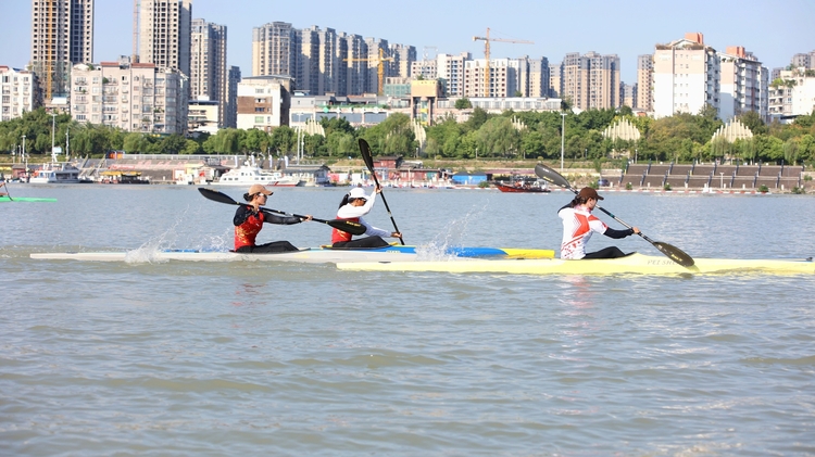 （转载）莲湖泛舟，遂宁环观音湖水上马拉松交流赛开赛