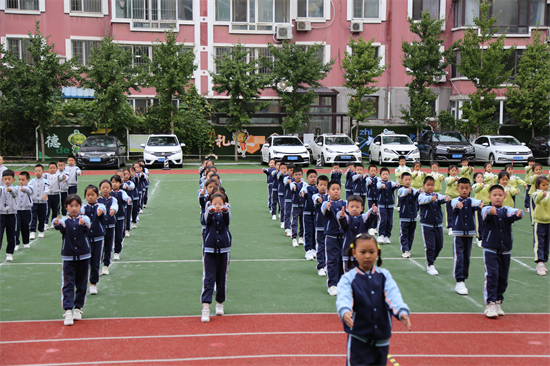 沈阳市杏坛小学低年部举行队列广播操比赛_fororder_教育杏坛