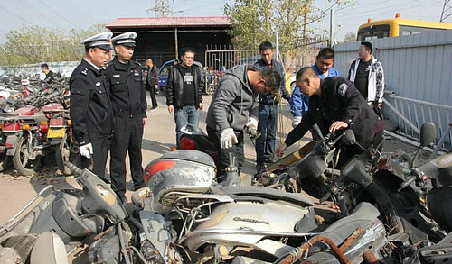 【河南供稿】三门峡渑池交警集中拆解793辆报废车 杜绝隐患夯实责