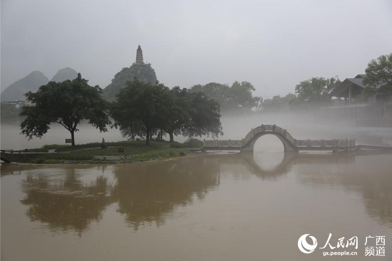 图片默认标题_fororder_水雾缭绕的“烟雨漓江”美景.JPG