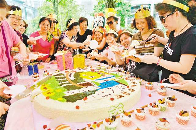 【区县联动】【渝中】渝中区第七届邻居节开幕 街坊参加集体生日会