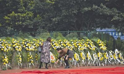 女飞行员余旭骨灰今日下午回归故乡 20日安葬(图)