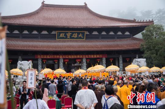 两岸茶人齐聚武夷 一方茶席托起两岸情缘