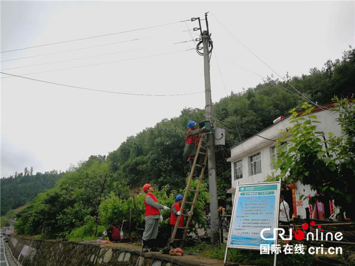 十堰遭遇强降雨 电力抢修保供电