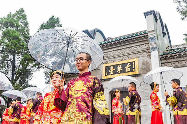 天青色等烟雨 而我在等你