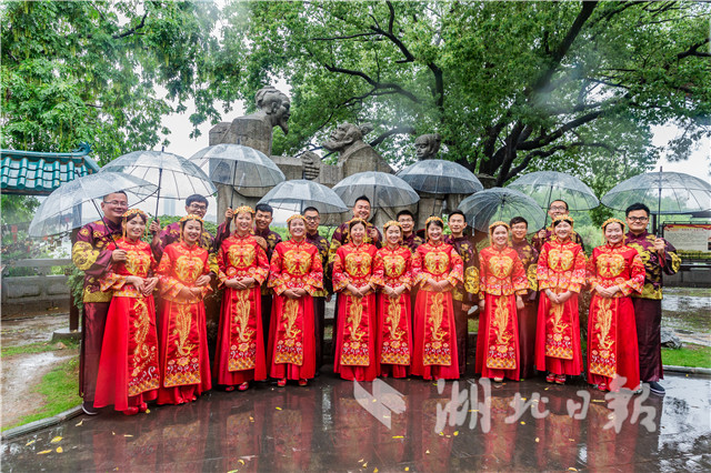 天青色等烟雨 而我在等你