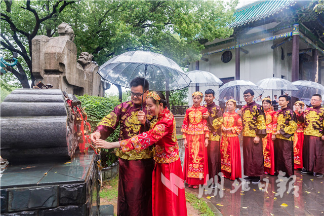 天青色等烟雨 而我在等你