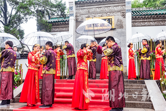 天青色等烟雨 而我在等你