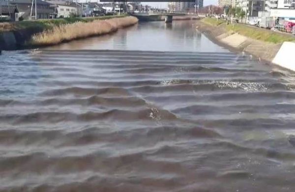 台媒：日本强震后现异象 河水竟"逆流"而上(图)