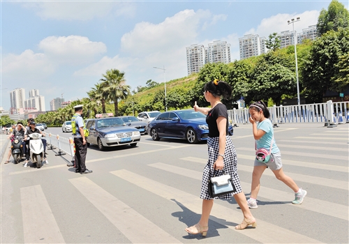 【八桂大地-图文、八桂大地-南宁】成果：南宁市公交车、出租车文明礼让率均达99.7%