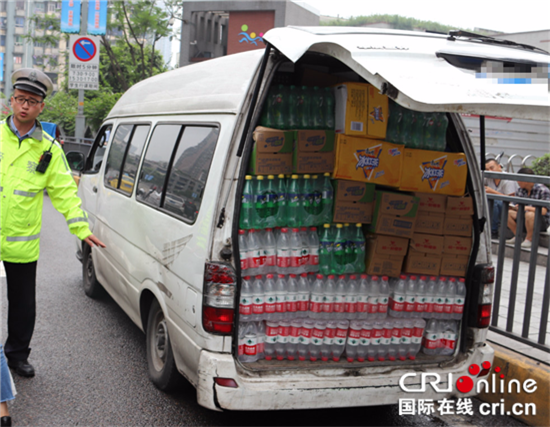 【法制安全】“病车”上路被拦 司机理直气壮称“没有违法”