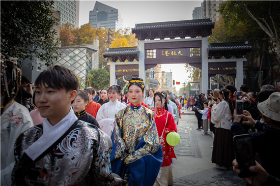 （供稿 文体列表 三吴大地南京 移动版）全球汉服节南京站活动亮相熙南里街区