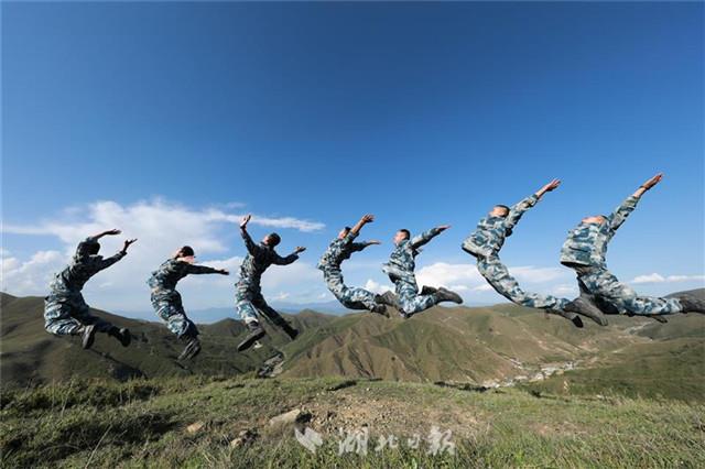 驻鄂空降兵部队特战旅走进秀美高原