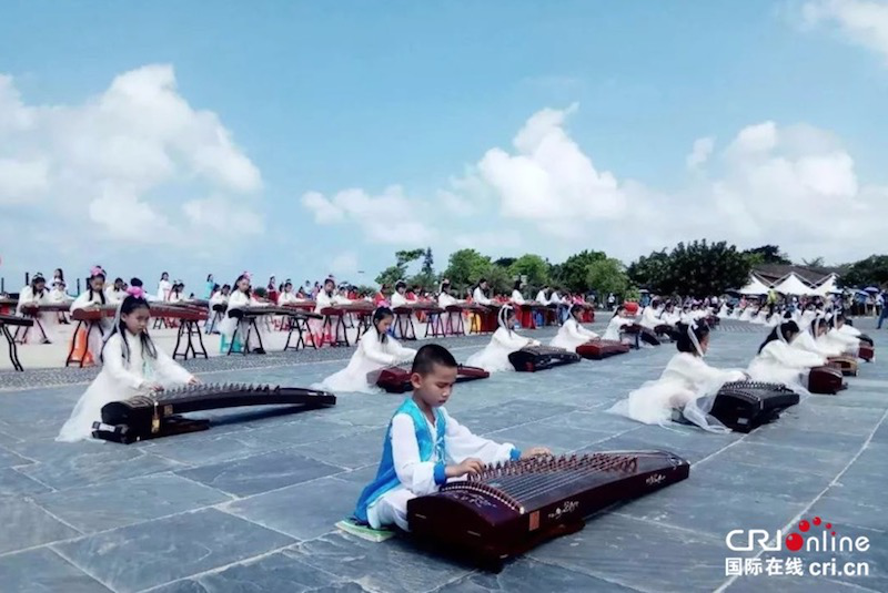 无边栏【唐已审】【供稿】【焦点图】【八桂大地、八桂大地-北海】【移动端-焦点图】“中国古筝日”百人古筝大合奏在北海奏响