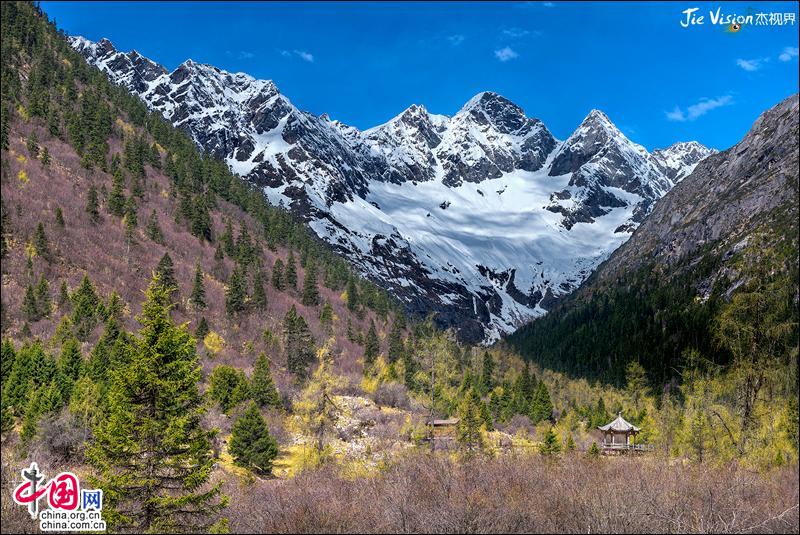 四川：大山深处低调的圣山"洛格斯" 美得让人窒息