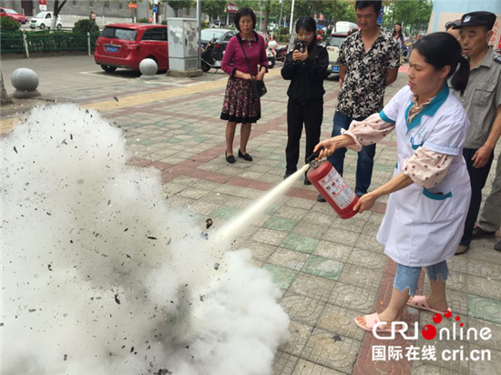 （供稿 社会广角列表 三吴大地泰州 移动版）泰州海陵工人社区开展消防培训活动