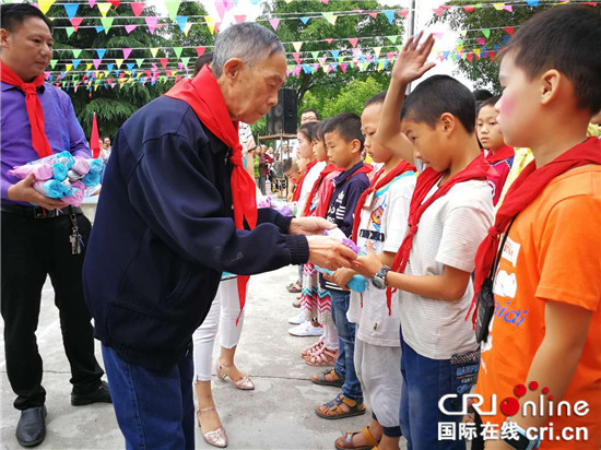 【区县联动】【铜梁】重庆铜梁石庙小学：载歌载舞庆六一【内容页标题】重庆铜梁石庙小学：载歌载舞庆六一 有欢乐更有感动