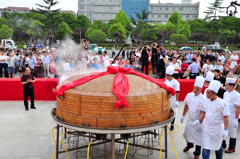 “神州第一笼”开笼 1098道特色蒸菜供万人品尝