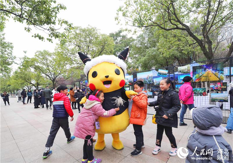 第二届江岸芦花节启幕 网友：芦花很有特色 武汉很有排面