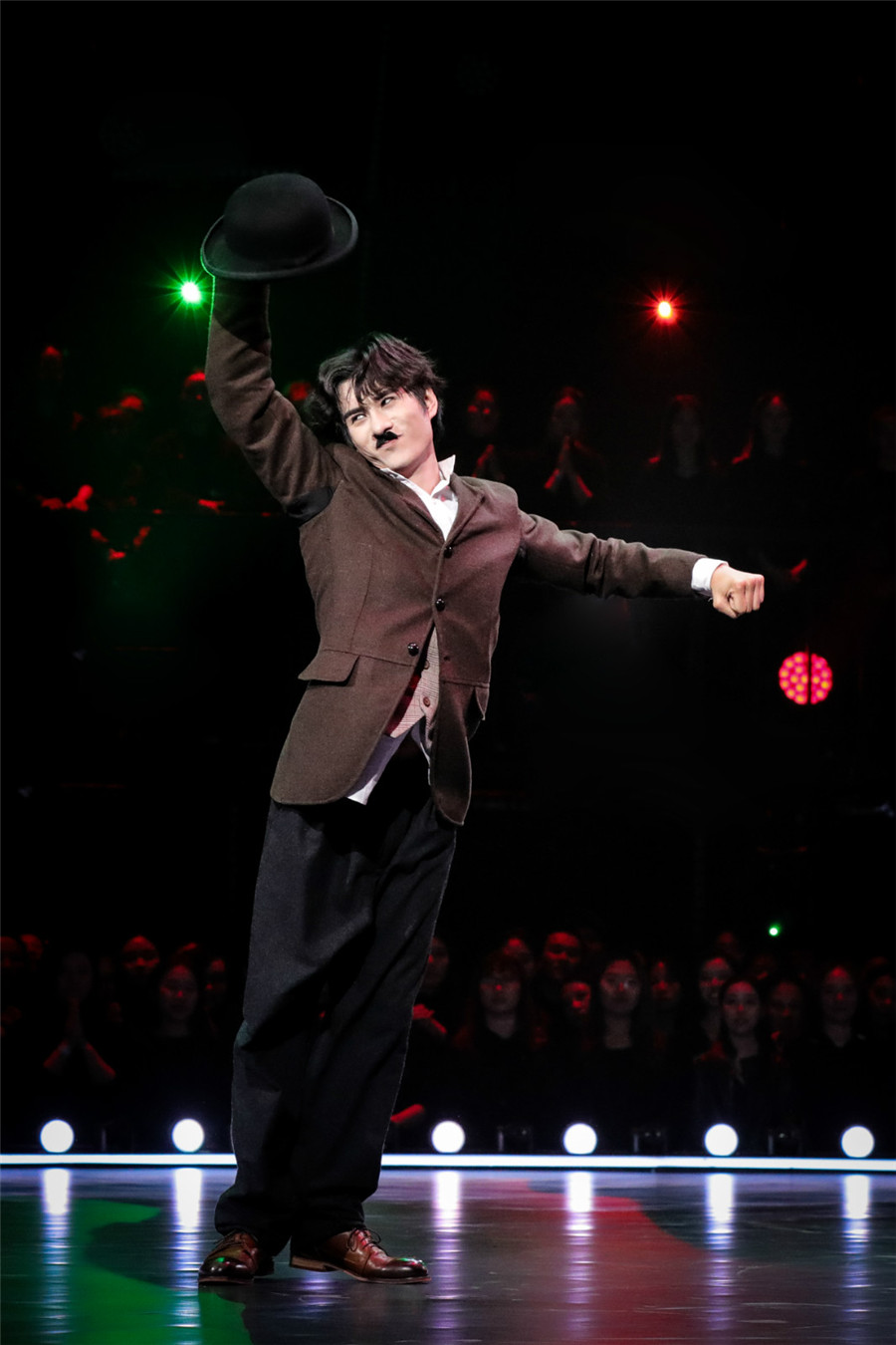 《舞蹈风暴》魏伸洲卓别林造型亮相 完美还原致敬时代经典