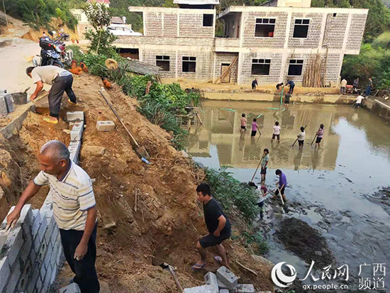 打好“党建牌” 扮靓小山村