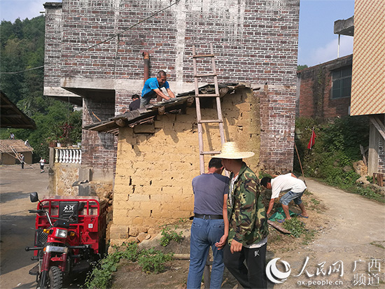 打好“党建牌” 扮靓小山村