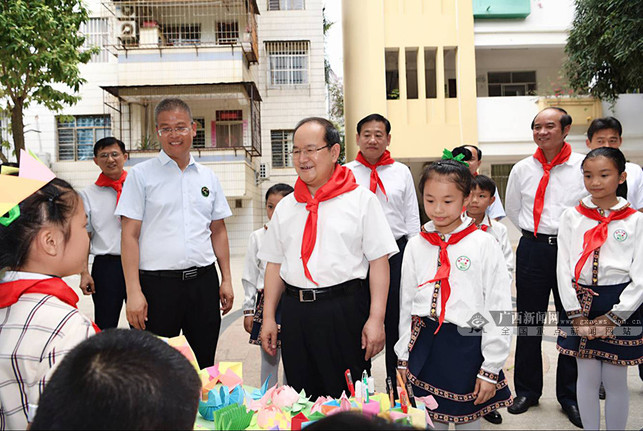 【头条下文字】鹿心社在南宁与少年儿童共庆“六一”