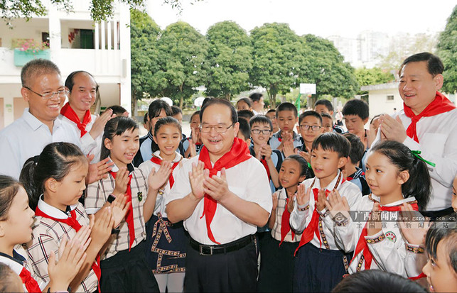 【头条下文字】鹿心社在南宁与少年儿童共庆“六一”