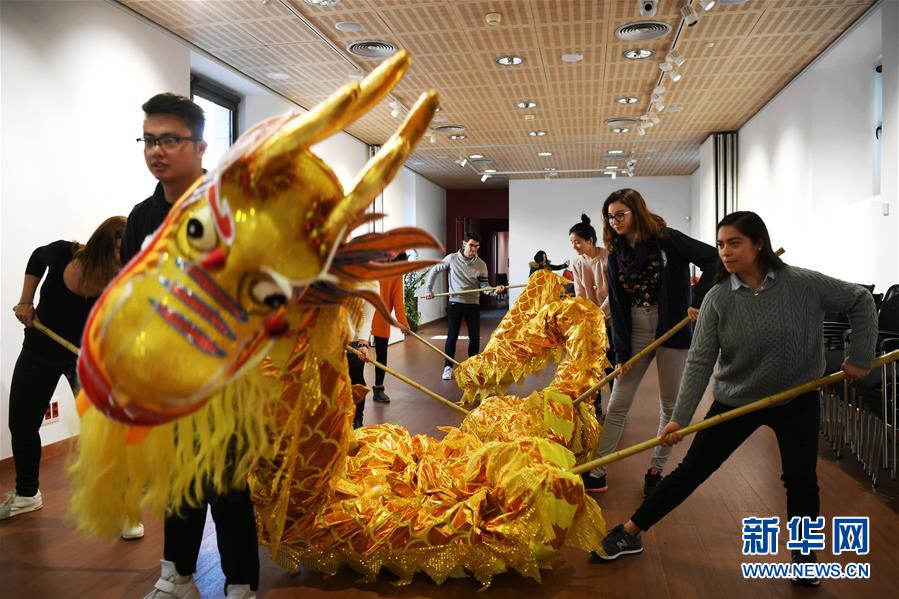 中文为媒 文化作桥 欧洲孔子学院增进中欧人民友谊