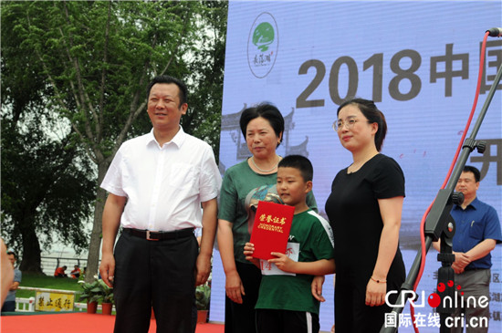 （供稿 节庆会展列表 三吴大地常州 移动版）2018中国长荡湖籽虾节开幕 获游客热赞