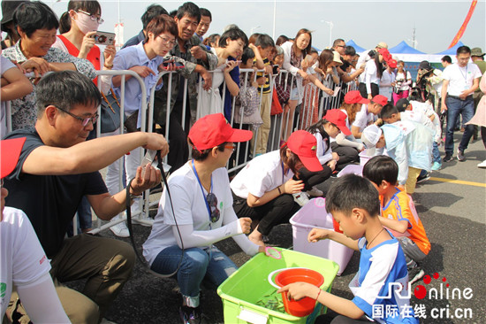 （供稿 节庆会展列表 三吴大地常州 移动版）2018中国长荡湖籽虾节开幕 获游客热赞