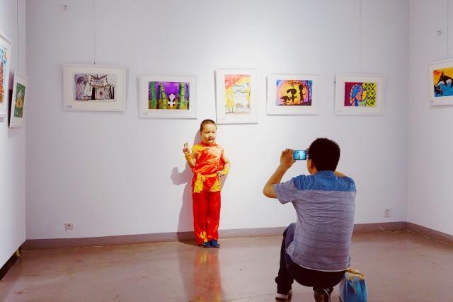 红黄蓝幼儿园200余幅作品入选中国儿童画国际巡展