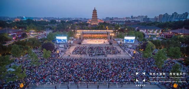 【三秦大地 西安+移动列表】50000+凝神专注 3次谢幕 他们重新定义了“户外公演”