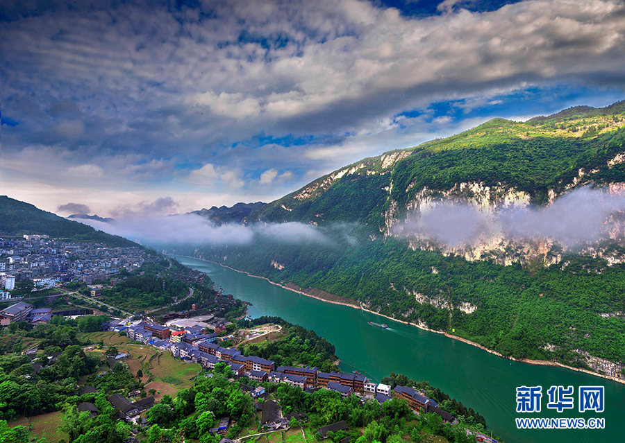 重庆：加快建设山清水秀美丽之地