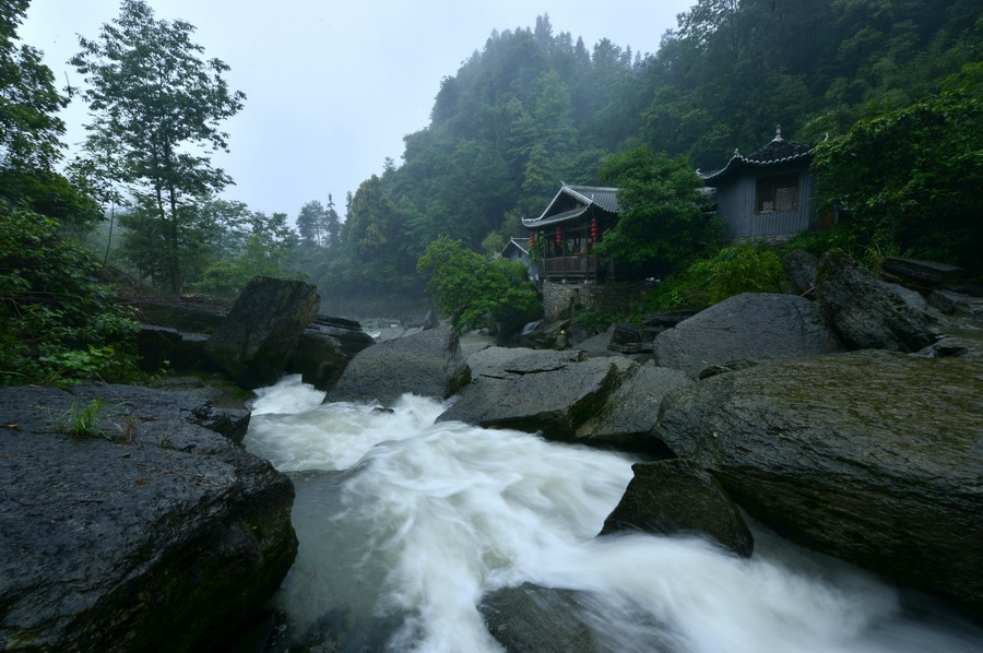 湖北来凤：杨梅古寨赏土家风情