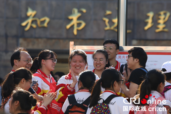 2018高考拉开大幕 贵州44万学子赴考