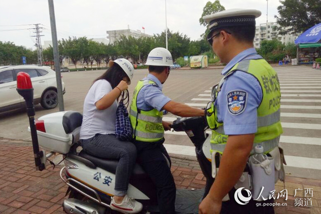 [焦点图、八桂大地梧州]高考忘带准考证！钦州交警紧急护送考生拿证