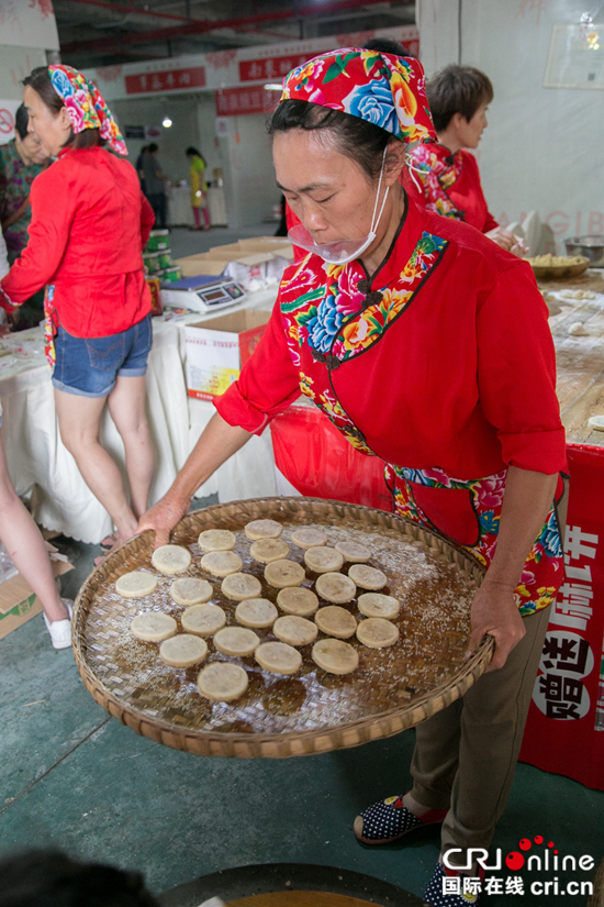 【CRI专稿 列表】重庆渝北土沱麻饼 百年味道的传承