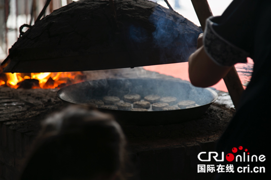 【CRI专稿 列表】重庆渝北土沱麻饼 百年味道的传承