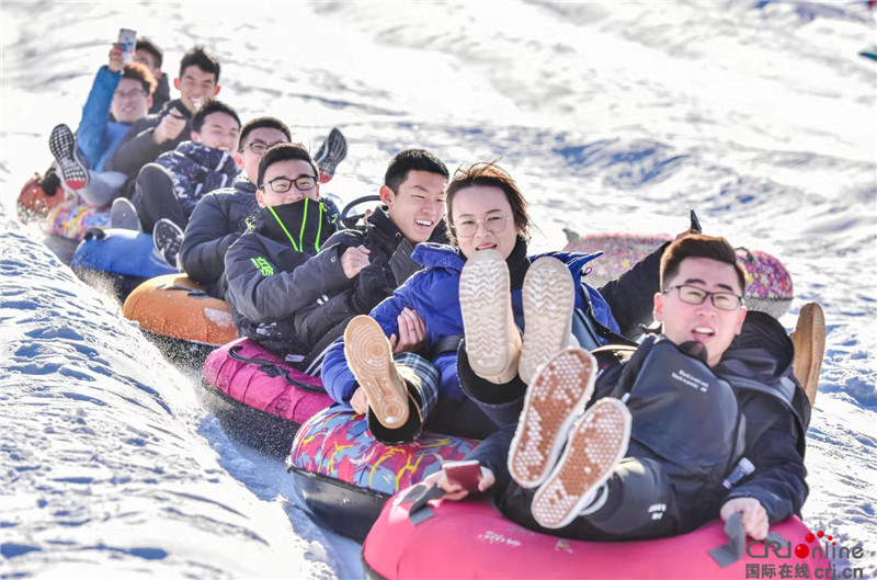 秦皇岛举办首届冰雪运动会滑雪比赛暨冰雪体验活动