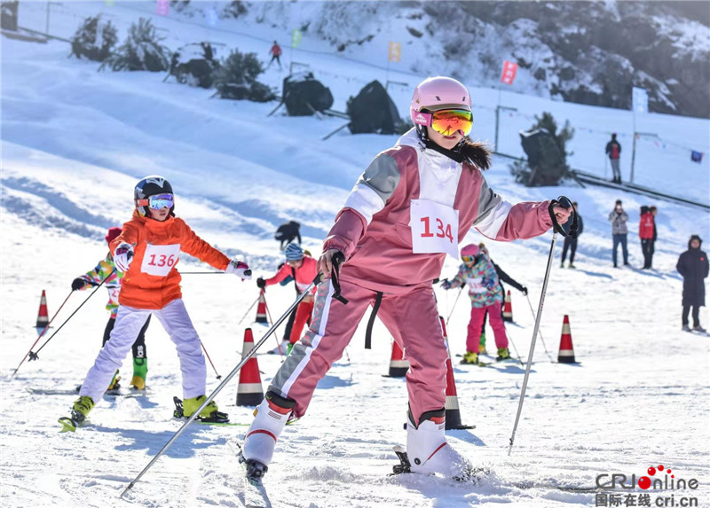 秦皇岛举办首届冰雪运动会滑雪比赛暨冰雪体验活动