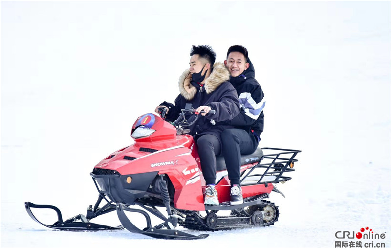 秦皇岛举办首届冰雪运动会滑雪比赛暨冰雪体验活动