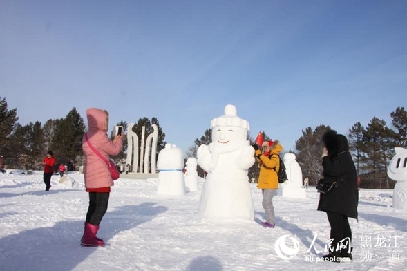 黑龙江漠河：冰天雪地欢乐多 赏冰玩雪游北极