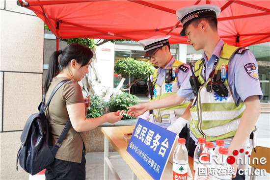 【法制安全】渝中警方全力护考 辖区考点考生全部顺利参考